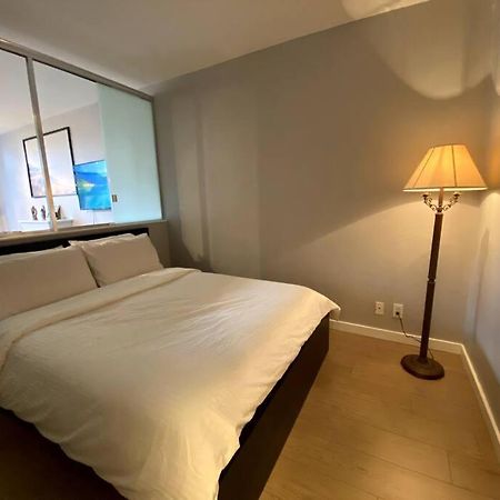 Entire Condo In Heart Of Downtown فانكوفر المظهر الخارجي الصورة