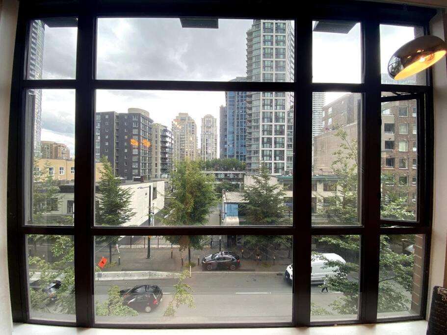 Entire Condo In Heart Of Downtown فانكوفر المظهر الخارجي الصورة