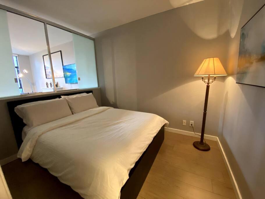 Entire Condo In Heart Of Downtown فانكوفر المظهر الخارجي الصورة